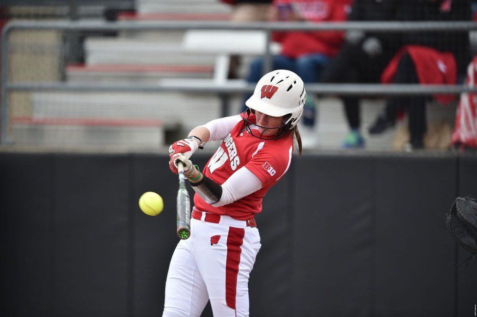 30 Things Softball Players Think During A Game