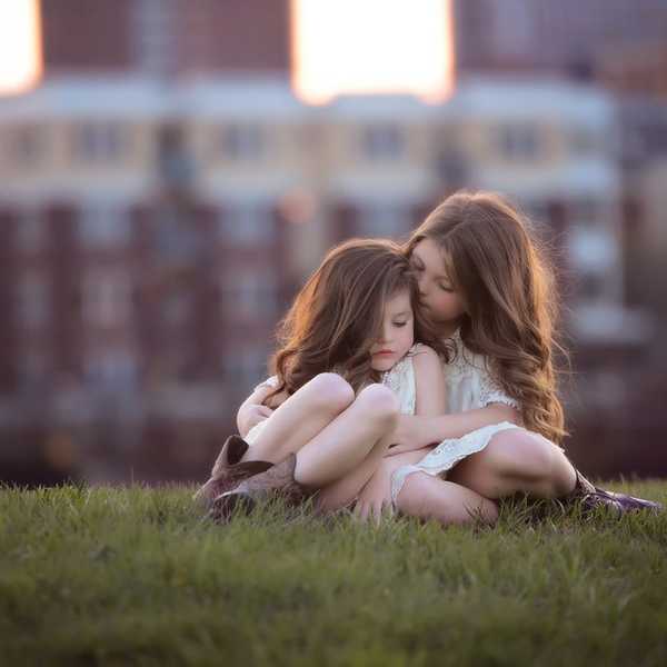 6 Things Only Twins Understand