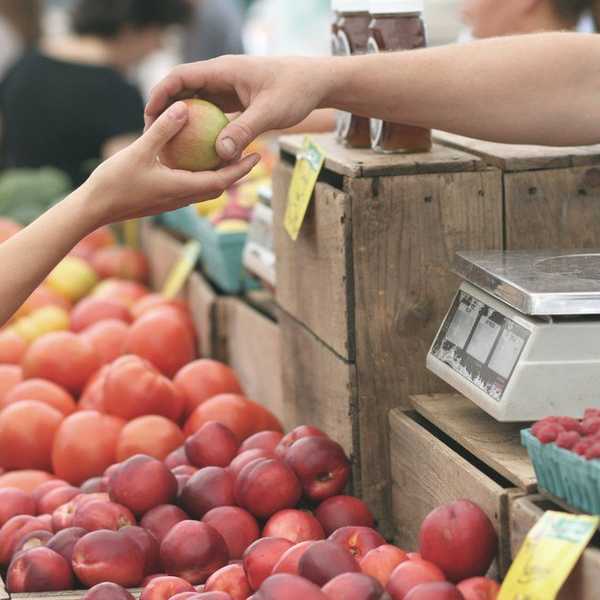 Farmer's Markets Vs. Supermarkets: What's Better?