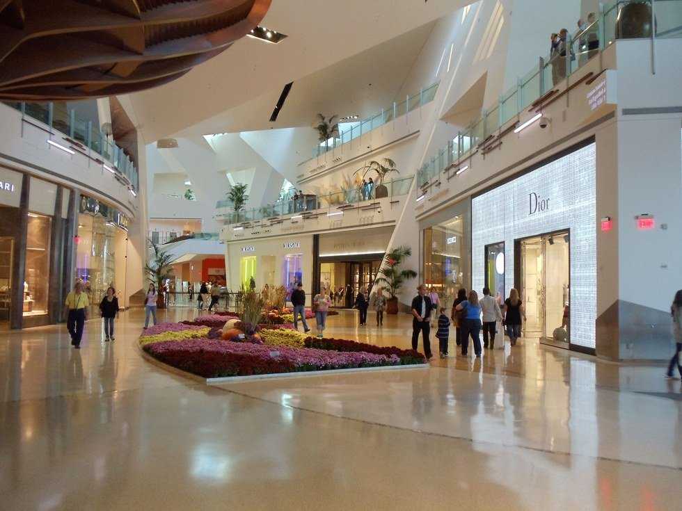 20 Things Retail Workers Want to Say But Can't