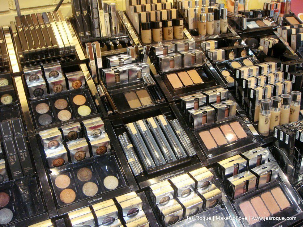 The 9 Makeup Essentials You Need In Your Makeup Bag Right Now