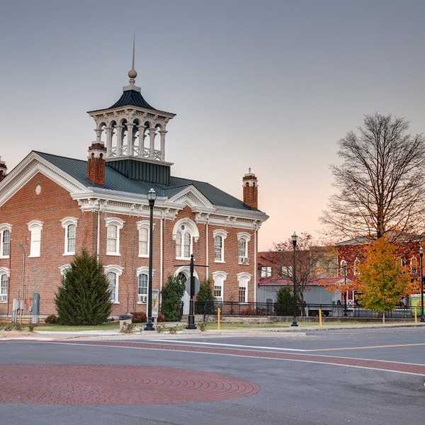 7 Reasons Why I Moved Away From My Hometown