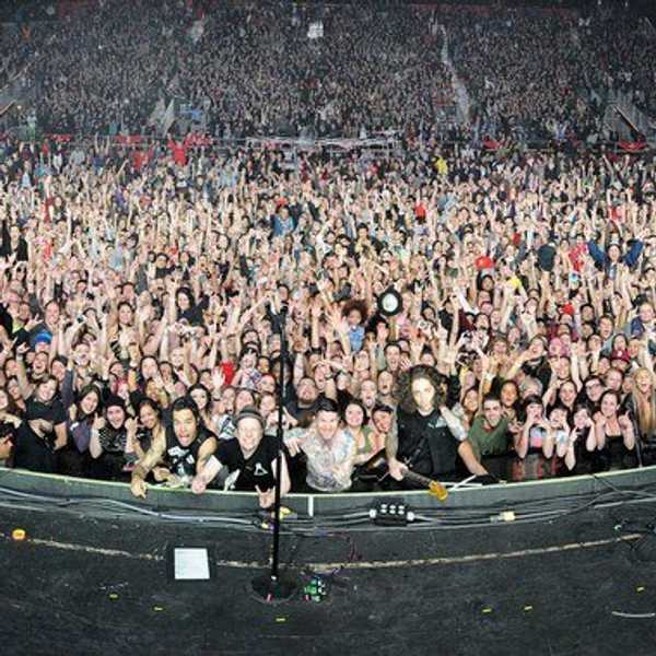 5 Types Of People You See At Concerts