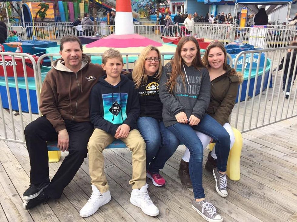 10 Games To Play At Holiday Parties With Your Family And Friends