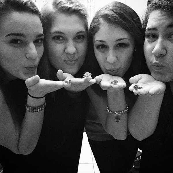 15 Benefits To Being Single During the Holidays