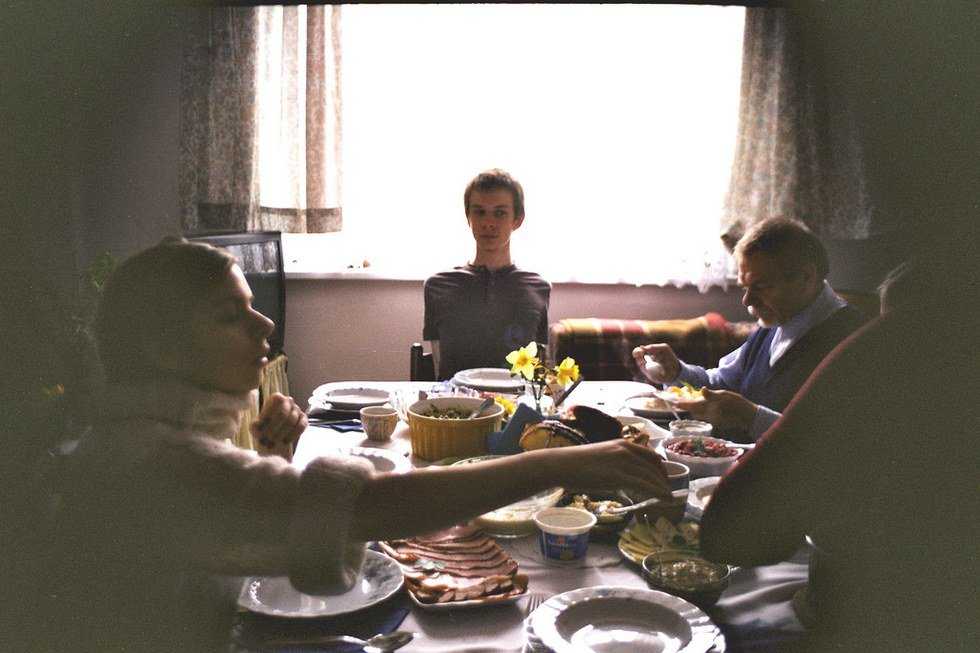 12 Non-Political, OSU Related Conversations To Have During Family Christmas Gatherings