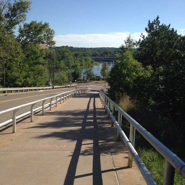 7 Thoughts Students At The University Of Wisconsin-Eau Claire Have As We Walk Up "The Hill"