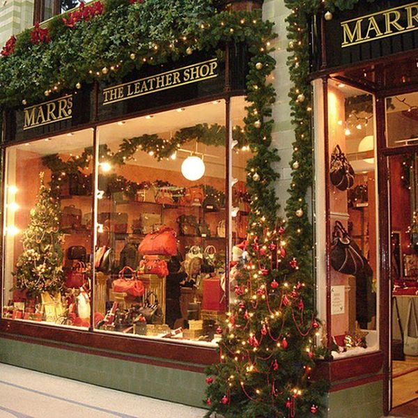 13 Truths About Working Retail During The Holidays