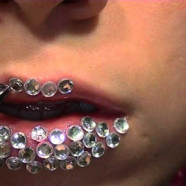 10 Crazy Beauty Trends We All Hope Never Catch On