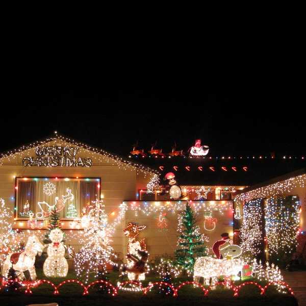 7 Struggles You May Face while Decorating This Holiday Season