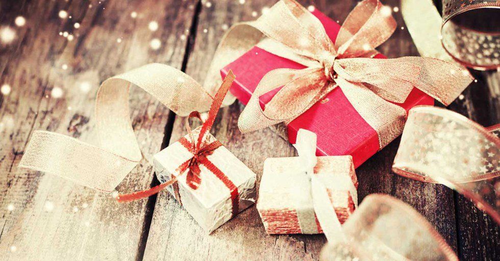 The 5 Stages Of Holiday Shopping As A College Student