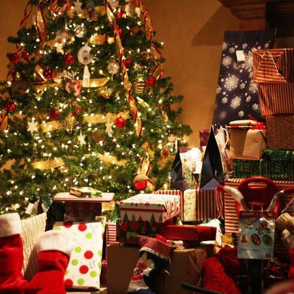A List Of Christmas Gifts For The Hopeless Shopper