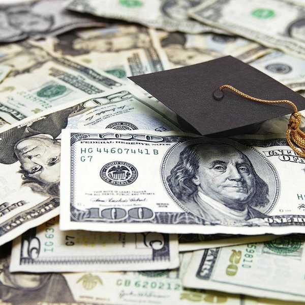 7 Reasons Why College Kids Have ZERO Dollars