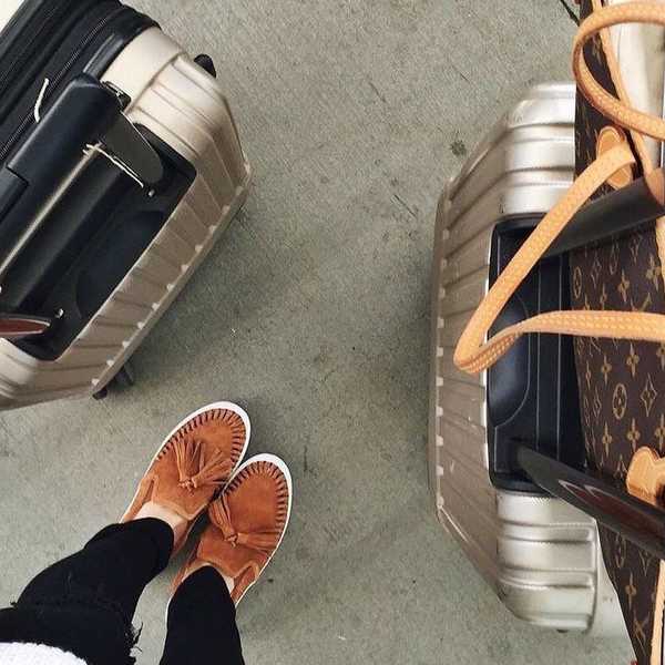 26 Thoughts You Have While Traveling In An Airport Alone