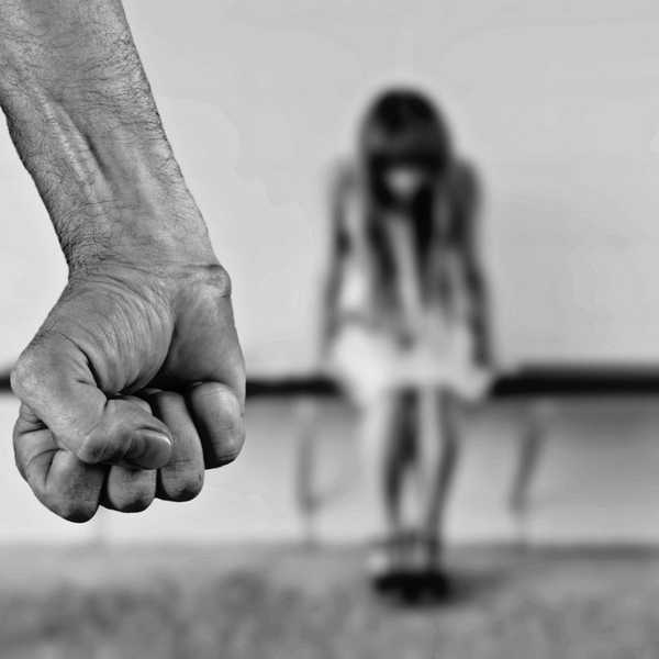 10 Signs You're In An Emotionally Abusive Relationship