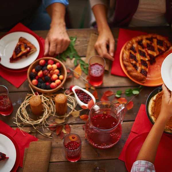 Why Everyone Should Have A Friendsgiving