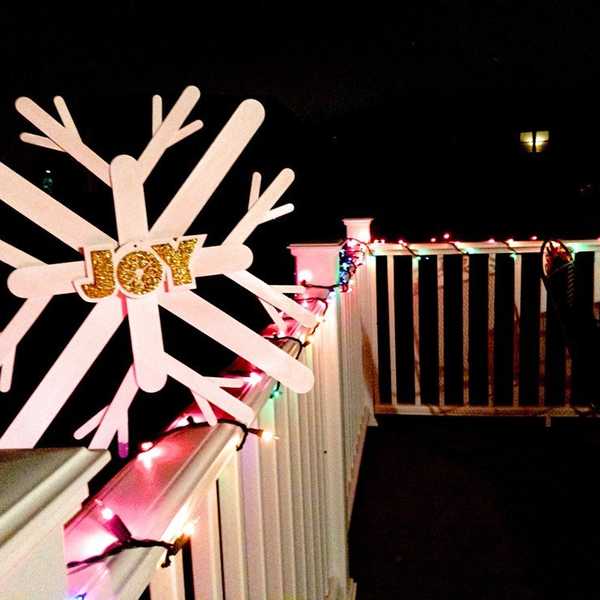 Basic Steps To A DIY Snowflake Decoration