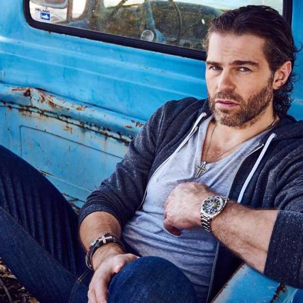 15 Attractive Hockey Players To Make Your Day Better