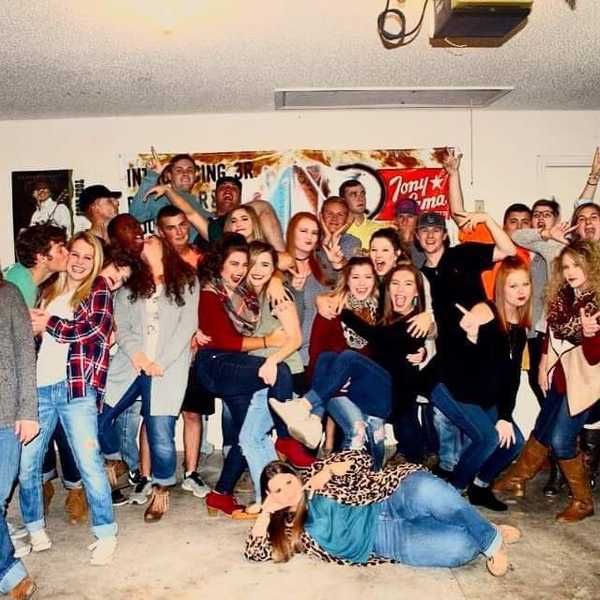 5 Steps For Planning The Best Friendsgiving