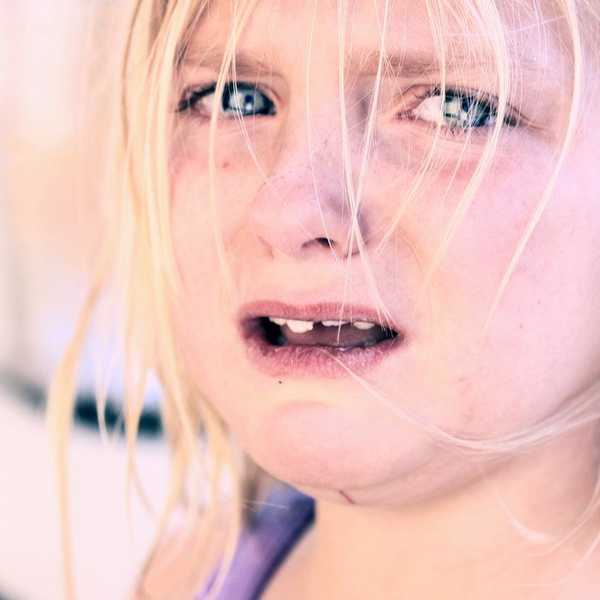 5 Thoughts Girls Have Walking Home