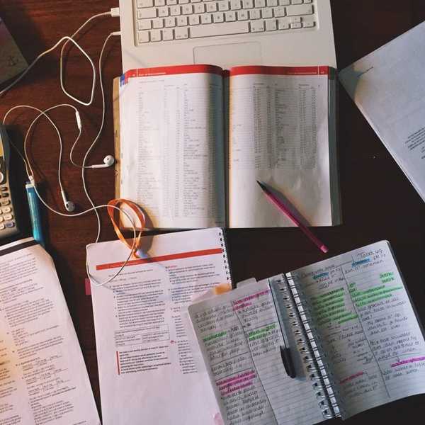 5 Best Spotify Playlists for Studying