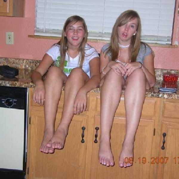 10 Things That Happen When You Move Away From Your Sister