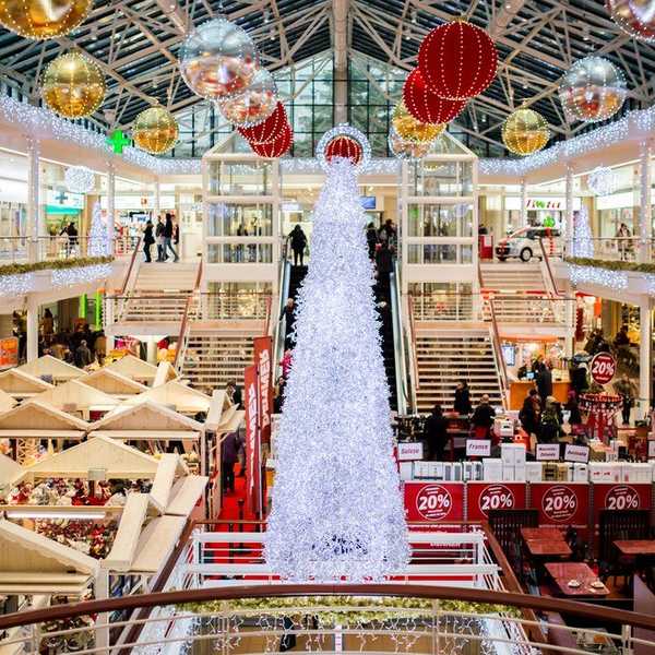 A Day In The Life Of A Retail Worker (As Told By The Kardashians)