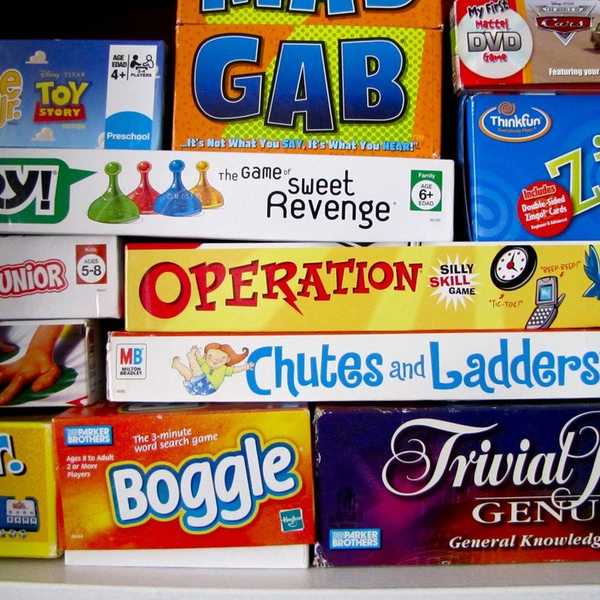 5 Non-Electronic Games To Bring To Thanksgiving