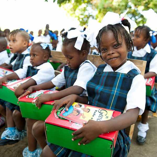 7 Ways You Can Give Back Over The Christmas Holiday