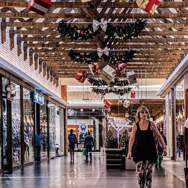 5 Reasons to Be Nice to Retail Workers This Holiday Season