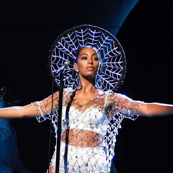 Solange Slays SNL Performance of 'Cranes In The Sky' And 'Don't Touch My Hair'