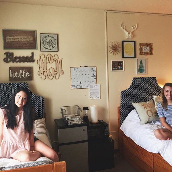 10 Signs You Have The Best Roommate