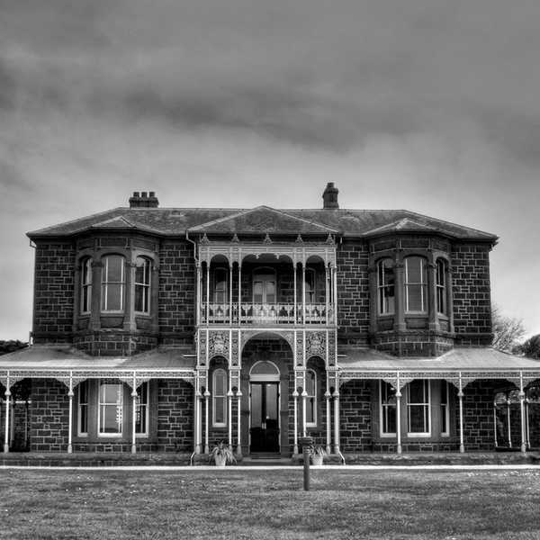 The Holloway Mansion - Short Horror Story