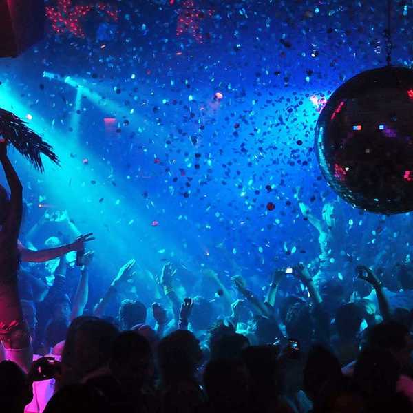9 Stages of a Girls Night Out