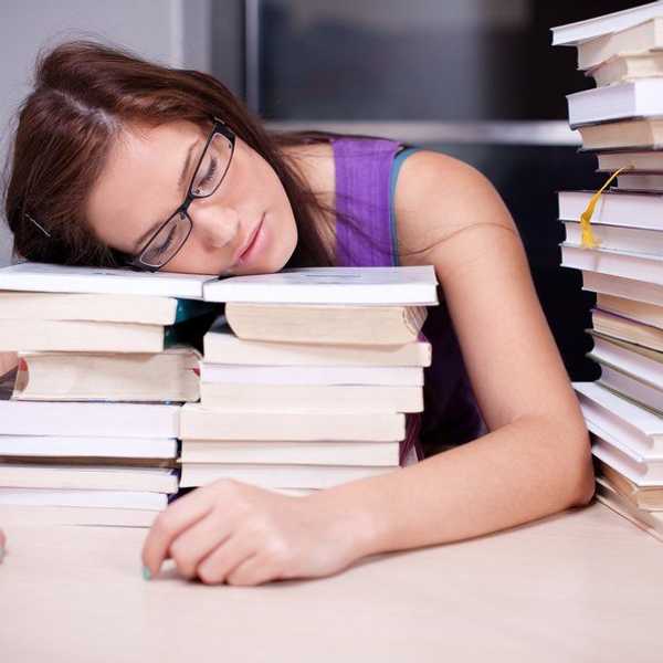 The 8 Stages of Waking Up For an 8 a.m. Class