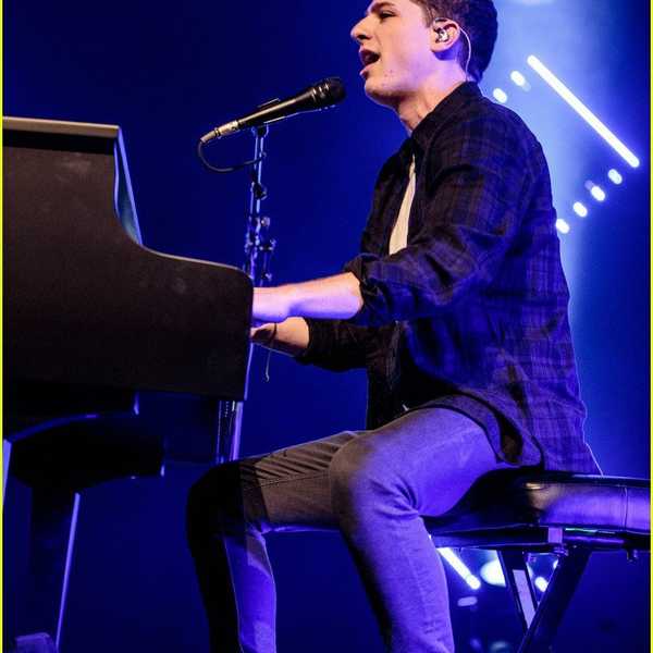 8 Guy Singers Girls Are Totally In Love With