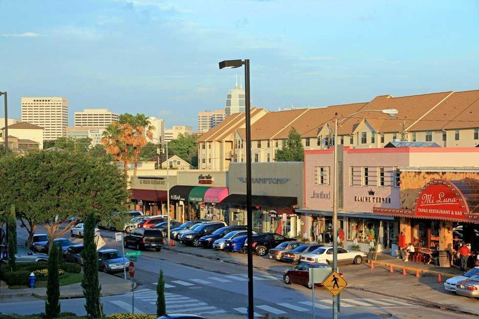 11 Best Restaurants in Rice Village For College Students