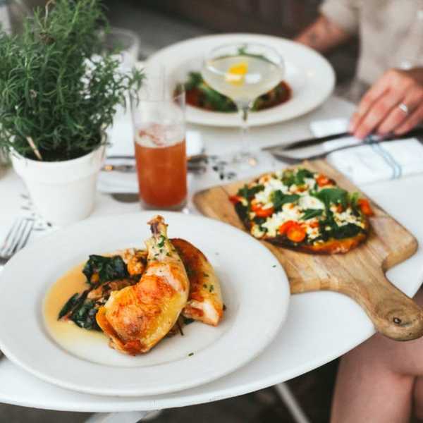 Should You Eat Meals Alone?