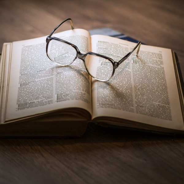 11 Signs You’re a Bibliophile