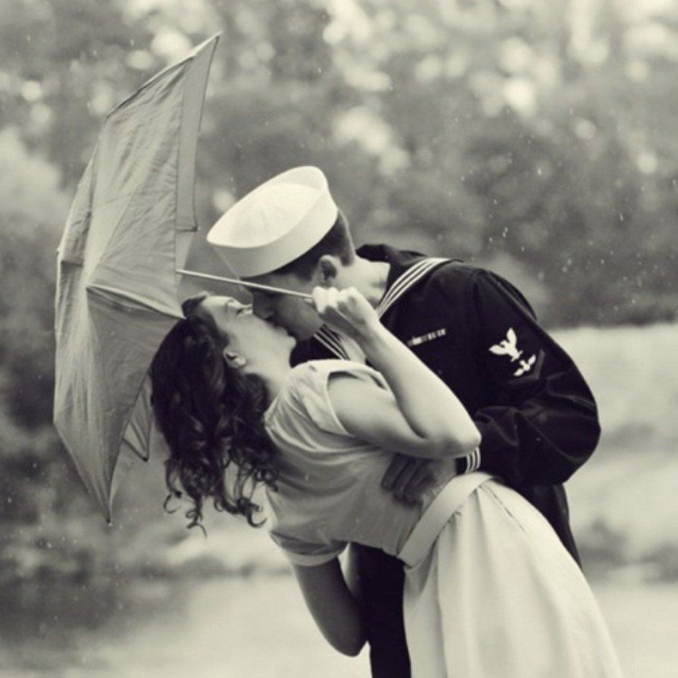 What It's Like Being A Hopeless Romantic In Hookup Culture