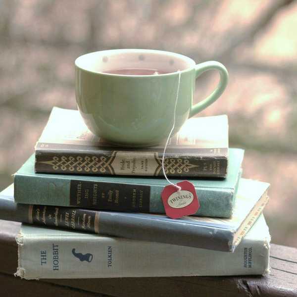 Why So Many Book Lovers Love Tea