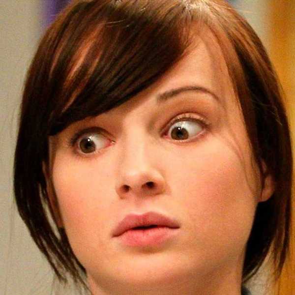 5 ways to avoid Awkward Eye Contact