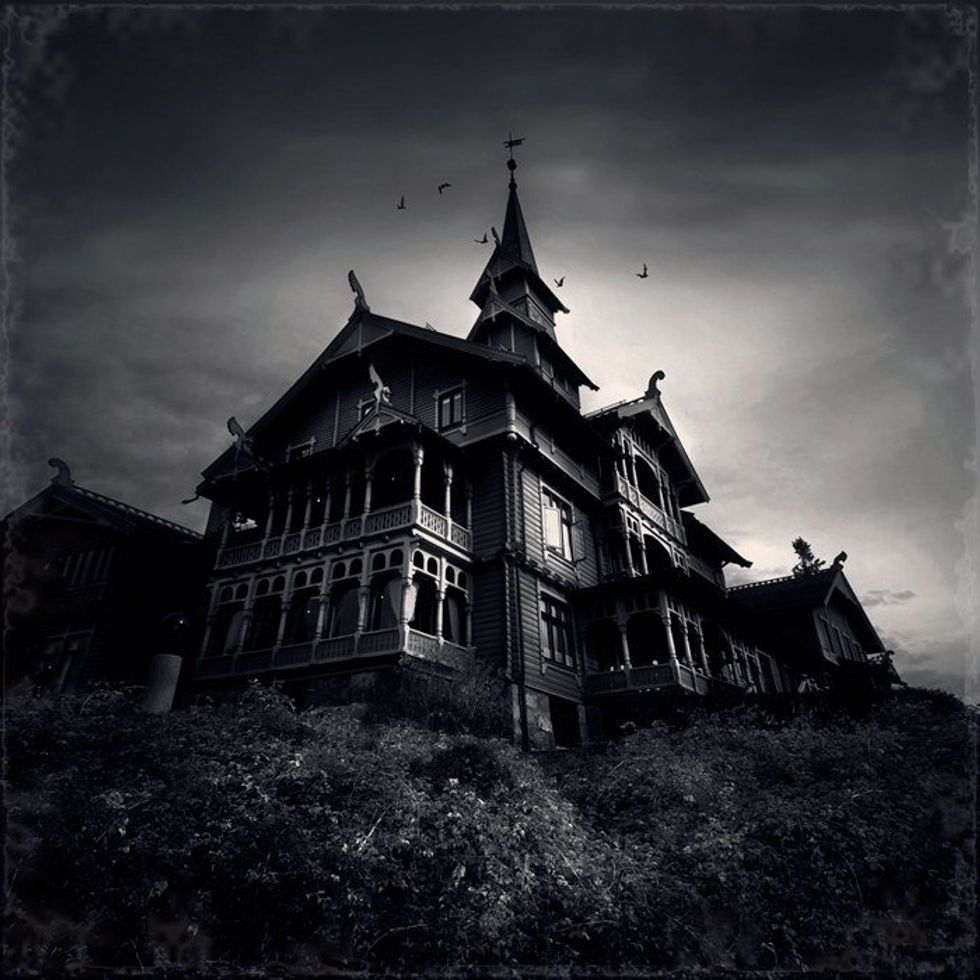 A Bloody Fine Betrayal: A Halloween Board Game Review