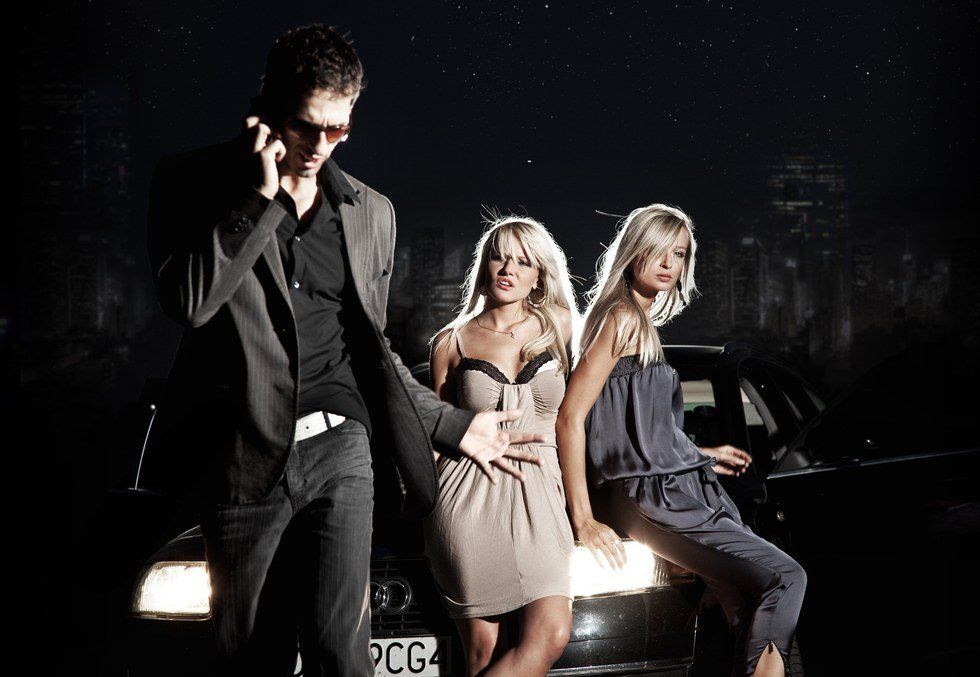 10 Signs You're Dating A Womanizer