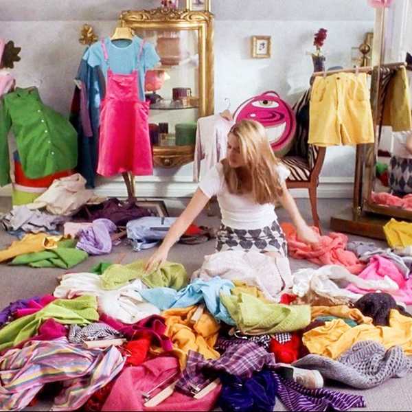 15 Outfits Every College Student Wears