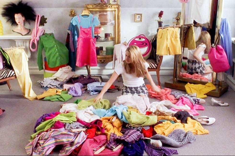 15 Outfits Every College Student Wears