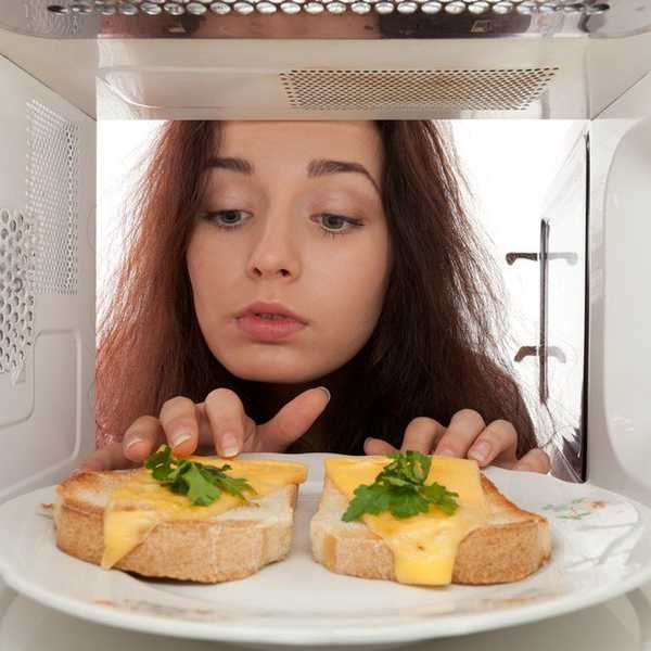 How to Cook in a College Dorm Room