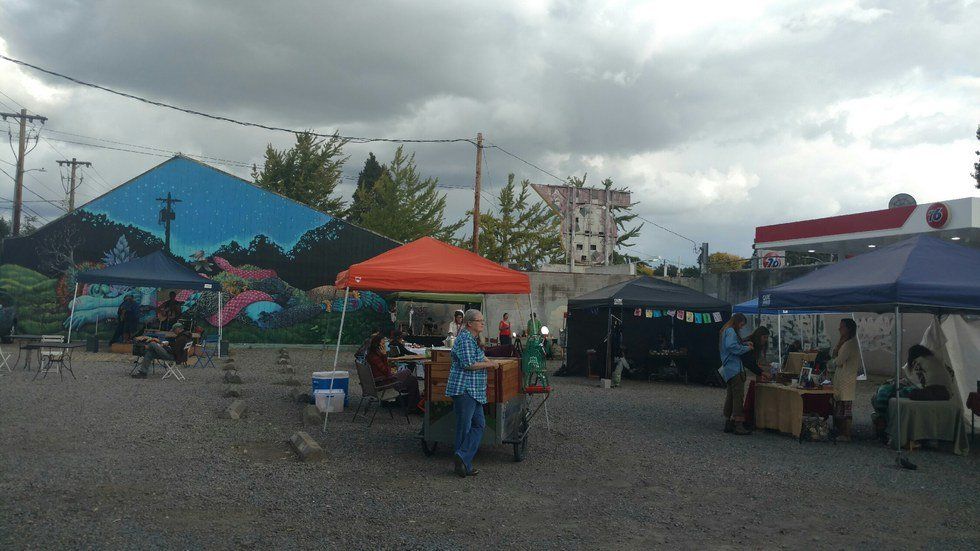 Pear Pizza and Street Art In the Whiteaker