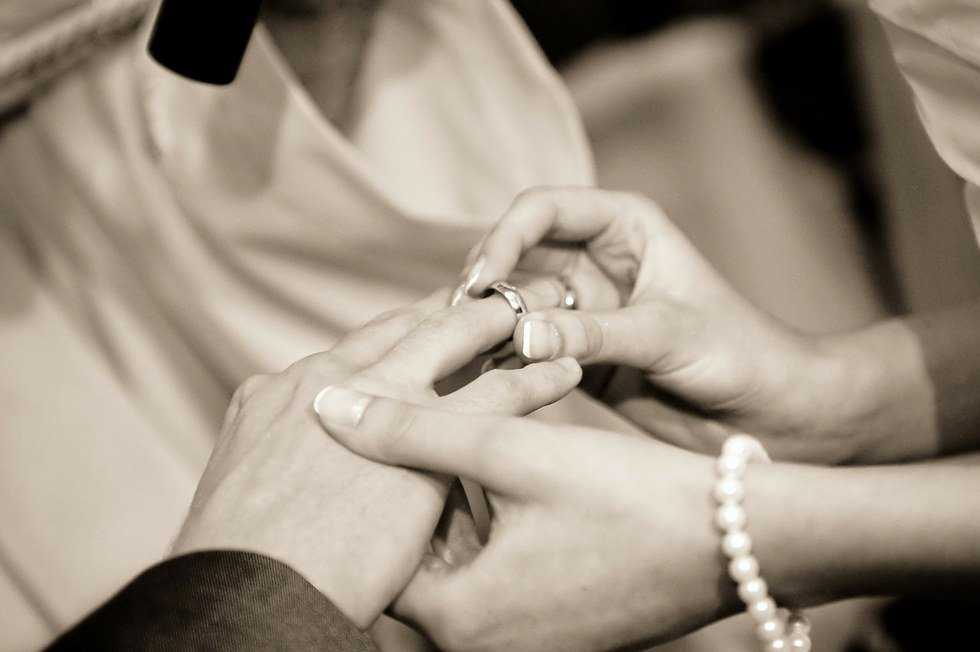 Planning A Wedding While Graduating From College Won't Kill You... Or Will It?