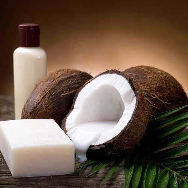 8 Ways Coconut Oil Can Improve Your Beauty Routine